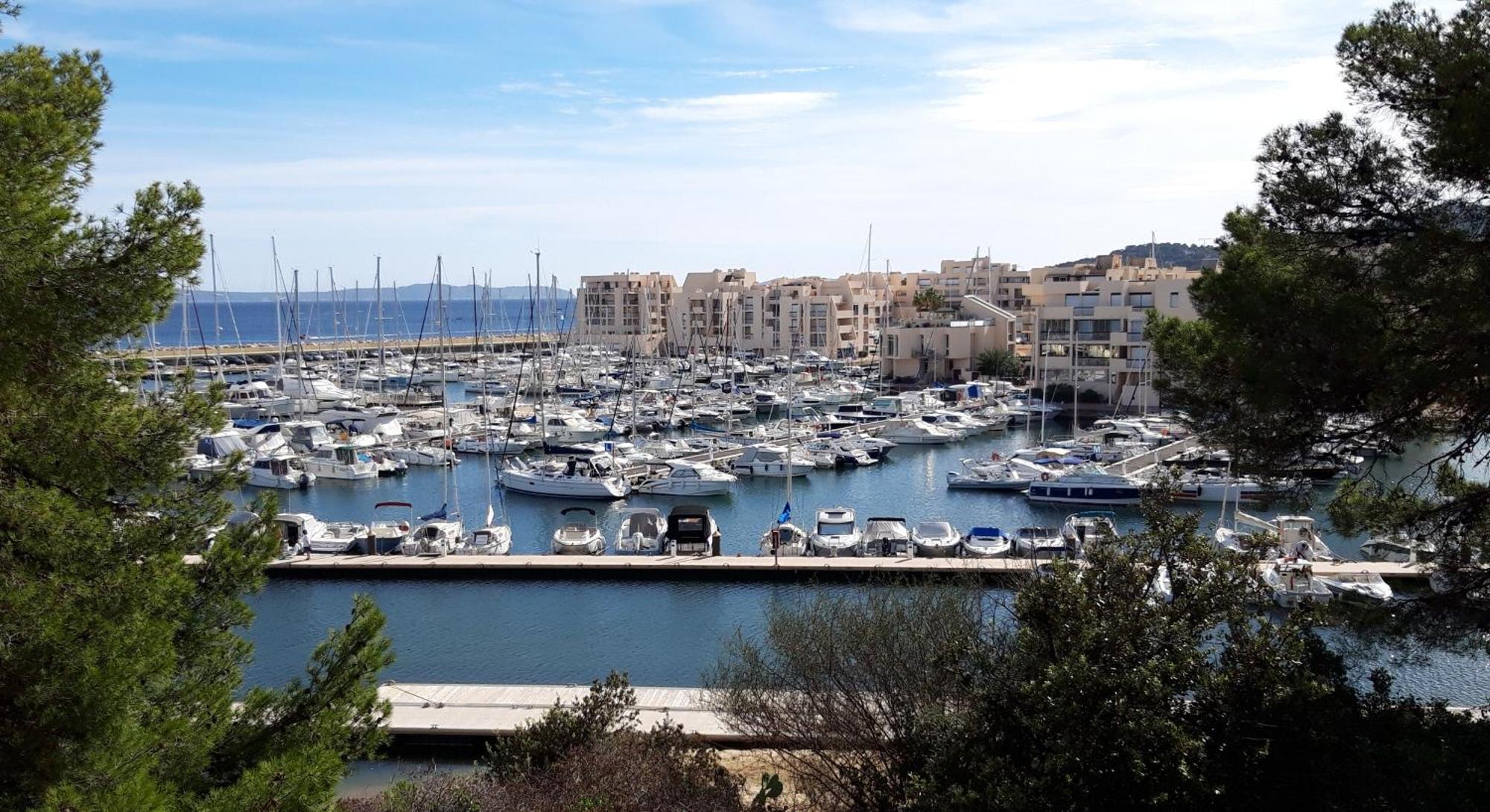 T2 Terrasse, Bormes Les Mimosas La Faviere, 5 Pers, 5 Mn A Pieds Des Plages Et Commerces Luaran gambar