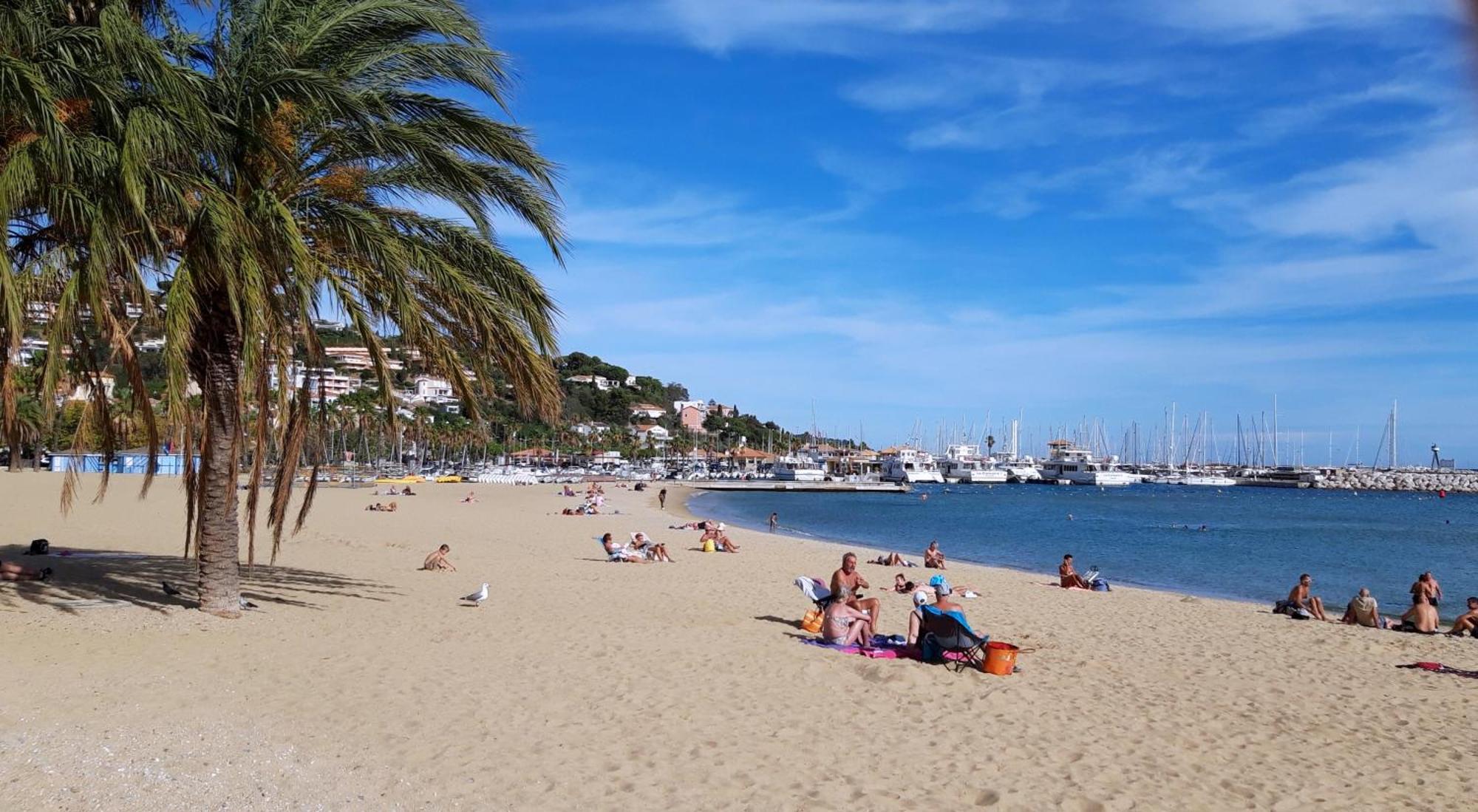 T2 Terrasse, Bormes Les Mimosas La Faviere, 5 Pers, 5 Mn A Pieds Des Plages Et Commerces Luaran gambar